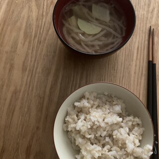 はやとうりの味噌汁と玄米塩ご飯！